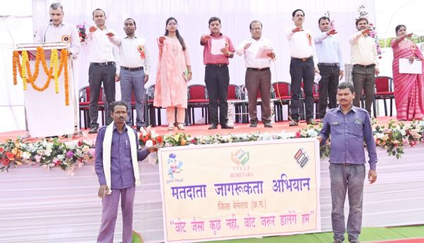कलेक्टर ने दिलाई मतदाता जागरूकता की शपथ 