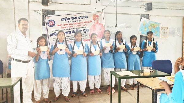 बेटी बचाओ-बेटी पढ़ाओ के लिए किया पोस्टकार्ड लेखन