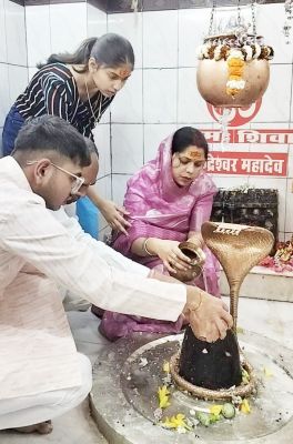 रंजना बुढ़ेश्वर महादेव मंदिर  में की पूजा-अर्चना 