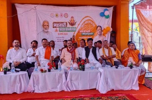 महतारी वंदन कार्यक्रम के शुभारंभ में  पहुँचे पूर्व विधायक-जिपं सदस्य