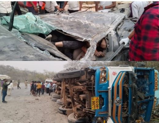 देखें VIDEO: चलती कार पर ट्रक पलटा, महिला समेत 4 मौतें