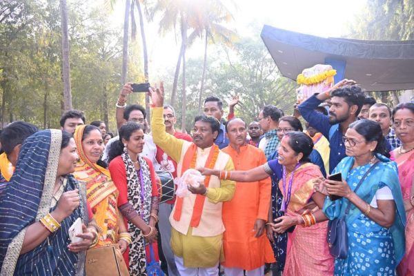 अयोध्या से लौटा श्रद्धालुओं का जत्था