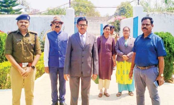 न्यायाधीशों ने उपजेल नारायणपुर का किया निरीक्षण