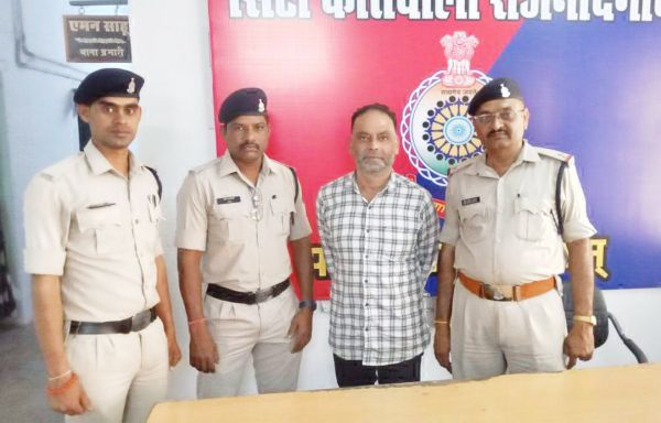 मां का फर्जी हस्ताक्षर कर खाते से निकाले 30 लाख