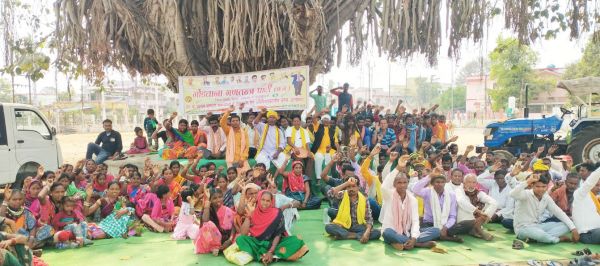 वन भूमि पर अधिकार, आदिवासियों का अनिश्चितकालीन धरना खत्म