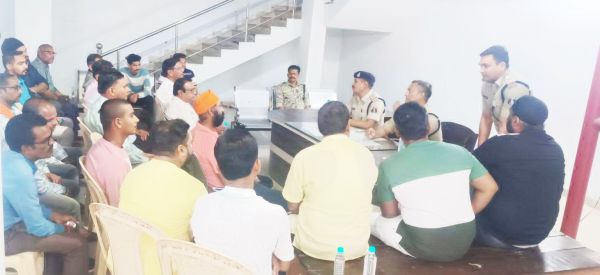 पुलिस को संदिग्ध लोगों  की तत्काल दें सूचना