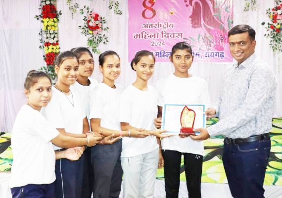 अलग-अलग क्षेत्रों में काम करने वाली महिलाओं का सम्मान