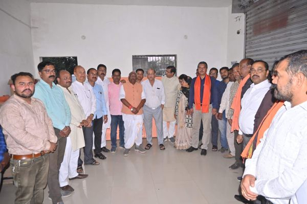 चिंतामणि महाराज ने भाजपा के पदाधिकारी व कार्यकर्ताओं से की मुलाकात