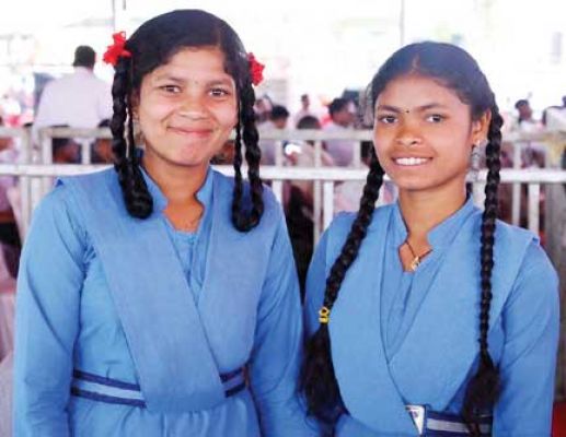 कमलवती डॉक्टर और मनीषा बनना चाहती है प्रोफेसर
