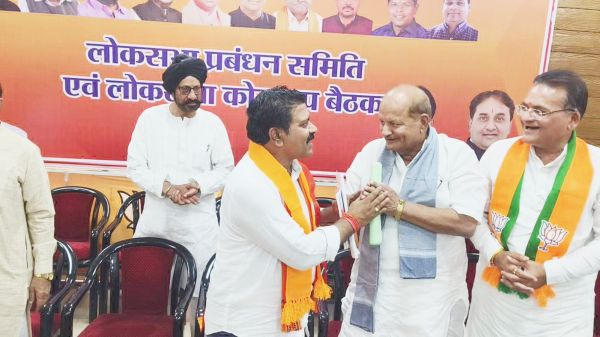 पहले नांदगांव दौरे पर गृहमंत्री का जोशीला स्वागत
