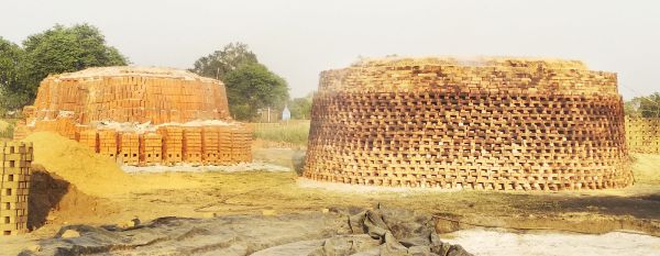 खुलेआम चल रहे लाल ईंट के अवैध भट्टे 