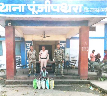 जंगल के रास्ते पैदल शराब परिवहन, आरोपी गिरफ्तार