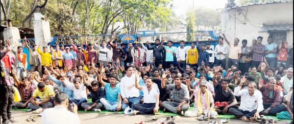 मांगों पर सन स्टील में तालाबंदी कर प्रदर्शन