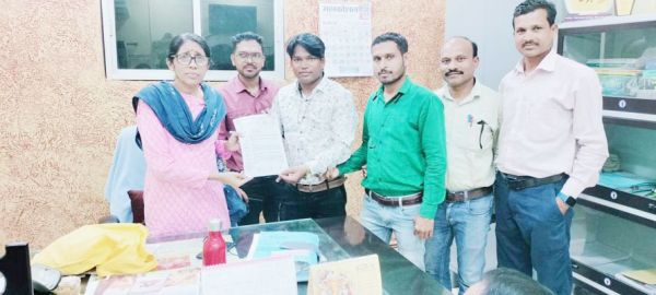 डीईओ से समय संशोधन को लेकर शिक्षक फेडरेशन ने की भेंट