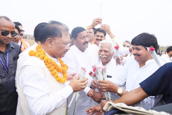 सीएम पहली बार पहुंचे गिरौदपुरी  हेलीपैड पर आत्मीय स्वागत