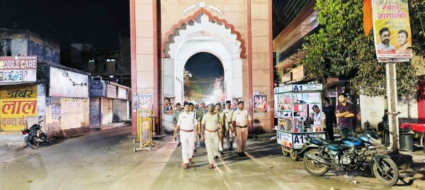 पुलिस ने किया फ्लैग मार्च