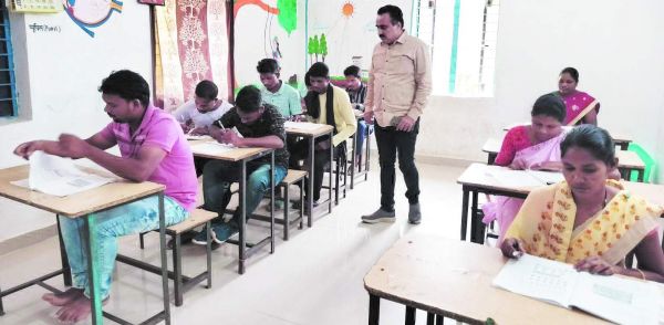 4 आत्मसमर्पित नक्सलियों सहित उल्लास नवभारत साक्षरता महापरीक्षा में 73सौ से अधिक शामिल