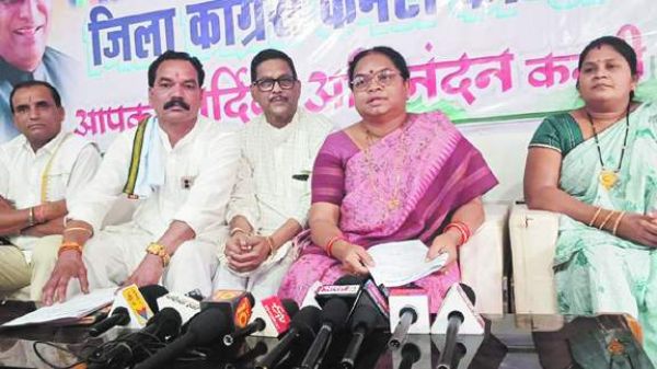 युवाओं के बाद कांग्रेस की महिलाओं-किसानों के लिए 5-5 गारंटी