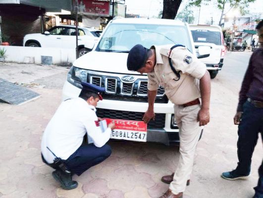 जांच में हटवाया 150 से अधिक नेम प्लेट