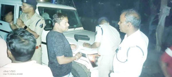 बेतरतीब खड़े वाहनों पर एफआईआर 