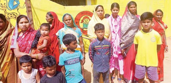 फार्म लेने के बाद ऑनलाइन पंजीयन नहीं करने का आरोप