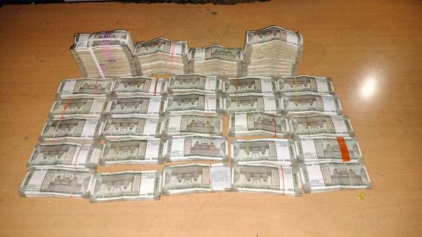 जांच में पुलिस को कार से मिला 28 लाख नगद
