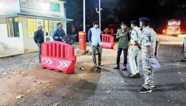 कलेक्टर-एसपी ने मध्य रात्रि किया सीमावर्ती चेक पोस्टों का निरीक्षण