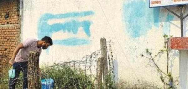 बैनर-पोस्टर, और  होर्डिंग्स हटाए गए