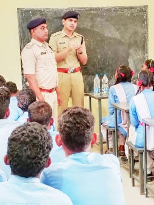 स्कूली बच्चों को दी अपराधों से बचाव की जानकारी