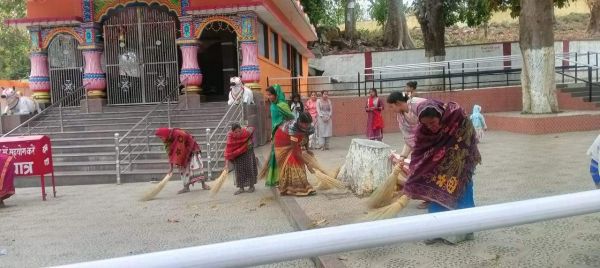 स्वच्छता ही सेवा के तहत शिवपुर में श्रमदान
