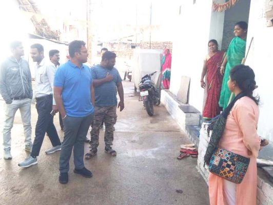 अनुपस्थित सफाईकर्मी का वेतन काटने निर्देश