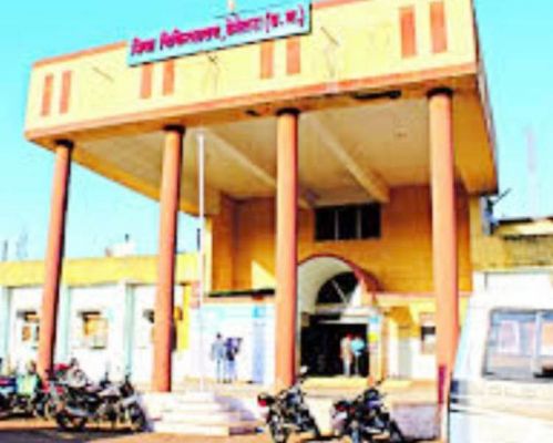 जिला अस्पताल में घंटों छाया रहा अंधेरा, इलाज के लिए पहुंचे मरीज बैरंग लौटे