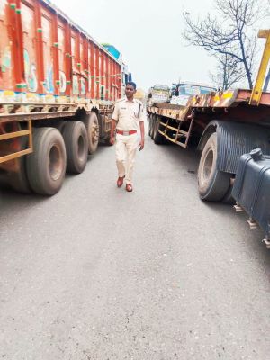 बेतरतीब खड़ी गाडिय़ों पर चालान