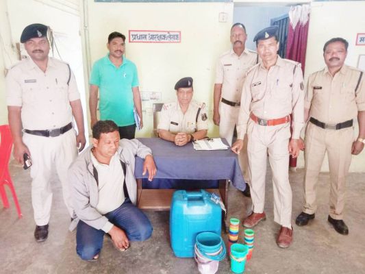 नशीली ताड़ी संग आरोपी गिरफ्तार 