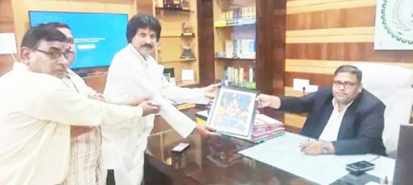 छत्तीसगढ़ शिक्षक संघ के प्रतिनिधि मंडल ने कलेक्टर से की चर्चा
