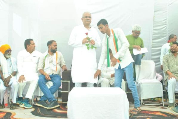 पूर्व सीएम बघेल ने धामनसरा में मांगा जनसमर्थन