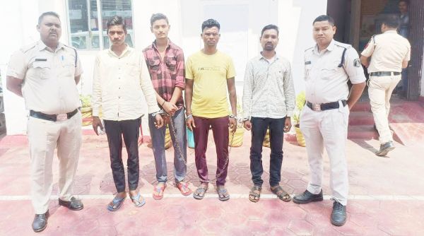 5 फरार वारंटी गिरफ्तार
