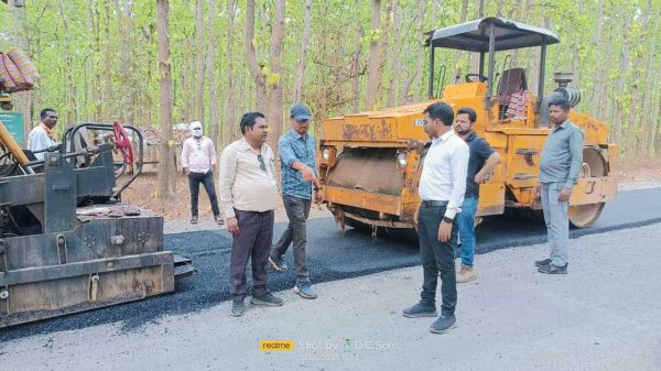 केशकाल-विश्रामपुरी सडक़ निर्माण कार्य का निरीक्षण