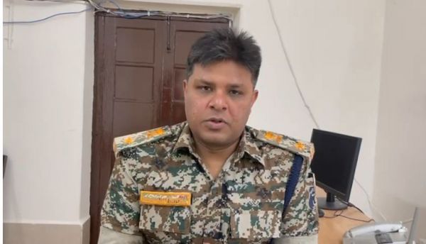 कांग्रेस प्रत्याशी पर फिर पैसा बाँटने का मामला 