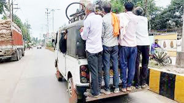 दुर्घटनाओं के बावजूद वाहन चालकों ने नहीं लिया सबक