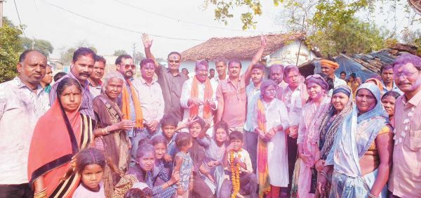 नगाड़ों की थाप पर थिरके विधायक, मोहल्लों में जाकर साझा की होली की खुशियाँ