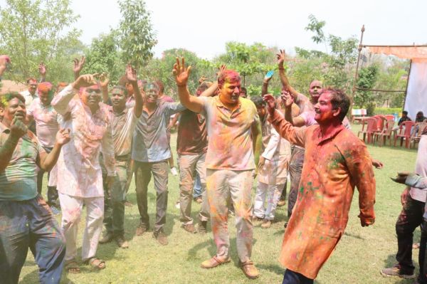 25 साल बाद होली खेलने मिली जवानों को छुट्टी