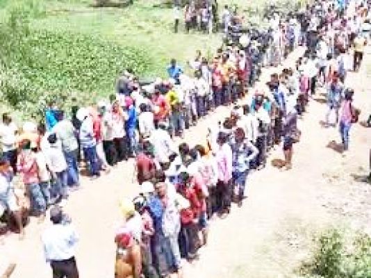 हर्षोल्लास से मनी होली, उड़े रंग-गुलाल