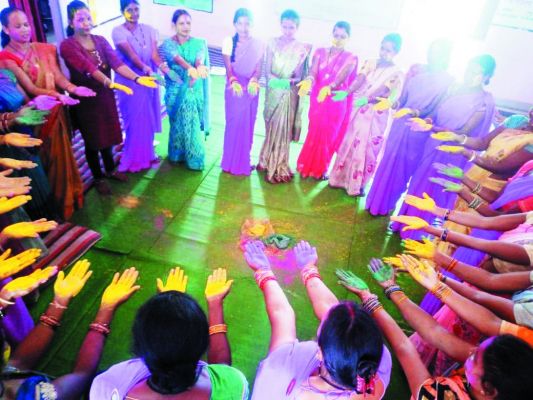 मताधिकार का उपयोग करने दिलाई शपथ
