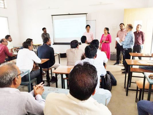 नगरी विकासखण्ड के मतदान दलों का प्रशिक्षण