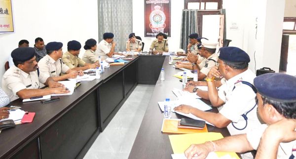 लंबित मामलों को लेकर एसपी ने ली क्राईम बैठक