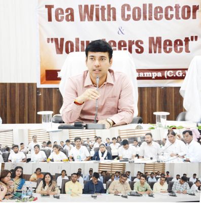 टी विथ कलेक्टर एंड वॉलंटियर्स मीट