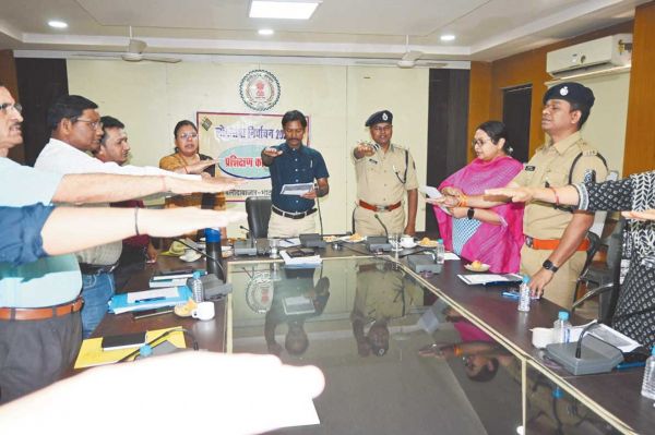 स्वतंत्र व निष्पक्ष चुनाव के लिए ली शपथ