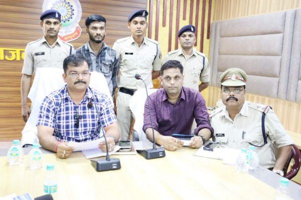 बार-बार धमकी से तंग बेटे ने की थी पिता की हत्या  पुलिस के भय से आरोपी अस्पताल में हो गया था भर्ती