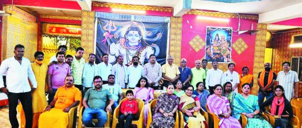 बागेश्वर धाम में होली मिलन 